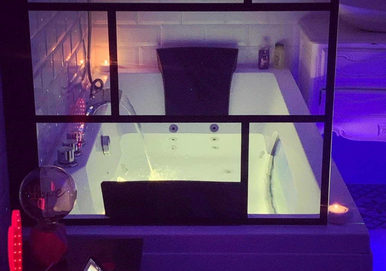Amour Azur Appartement Pour 2 Avec Jacuzzi Et Terrasse A 2 Minutes De La Mer วาลูริส ภายนอก รูปภาพ